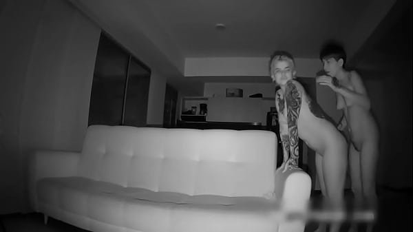 เอพริลและไนซ์ สาววัยรุ่นกำลังถูช่องคลอด