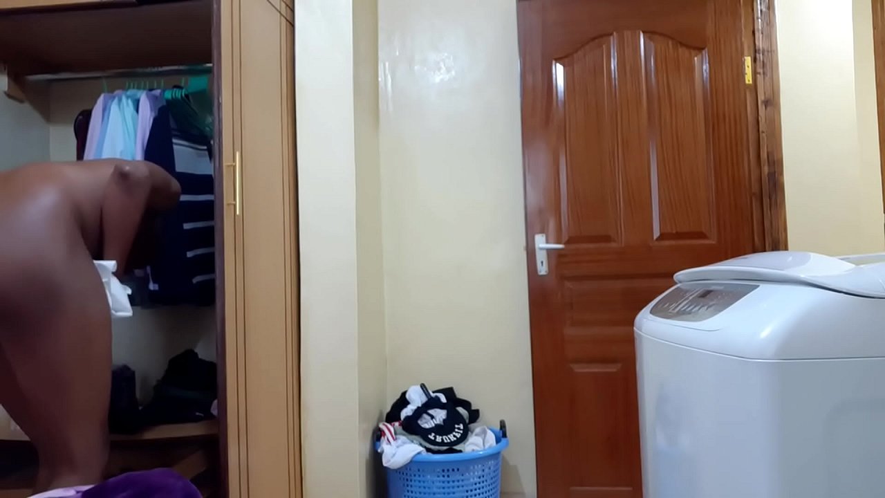 หลุดห้องพัก กล้องแอบถ่ายชาวเคนยา อายุ 18 ปี